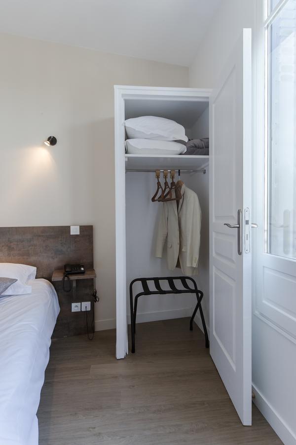 Logis Hotel - Le Petit Bellon Санлис Екстериор снимка