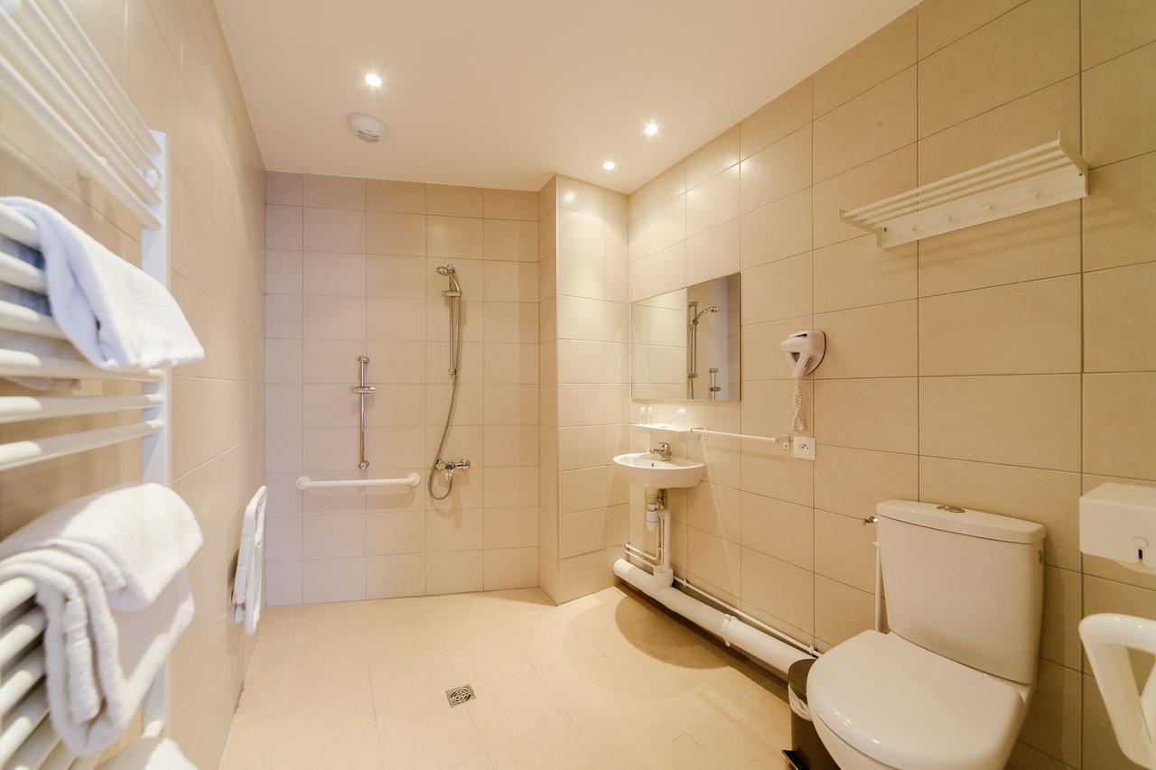 Logis Hotel - Le Petit Bellon Санлис Екстериор снимка