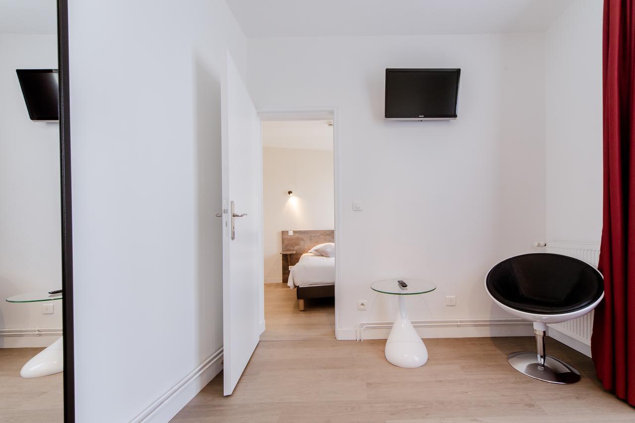 Logis Hotel - Le Petit Bellon Санлис Екстериор снимка